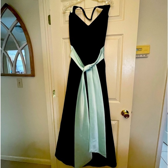 DaVinci Dresses & Skirts - NWOT-Gorgeous Long Tiffany colored Gown
Long Blue tie in Back